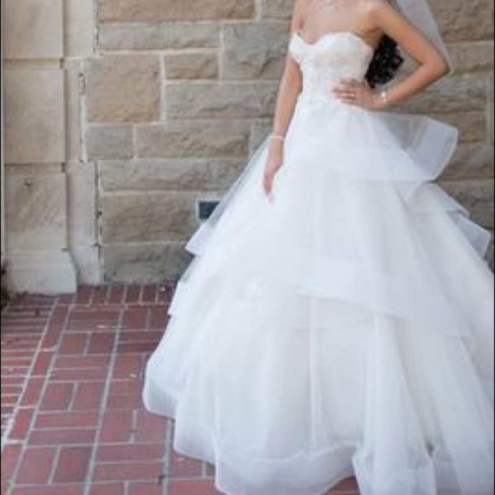 Monique Lhuillier Wedding Dress, street size 0